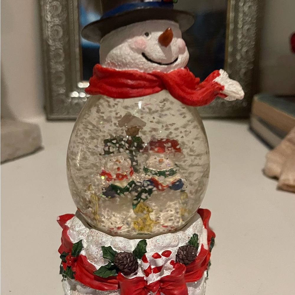 2 SNOWMAN DECORATIONS
 ~ a snowglobe and a trinket box - Picture 4 of 9